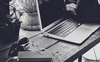 巴萨对阵中，开云提到的，防线被迫回撤的几分钟里，慢镜头里暴露出端倪